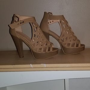Size 5 shoes 4" Top Moda nude